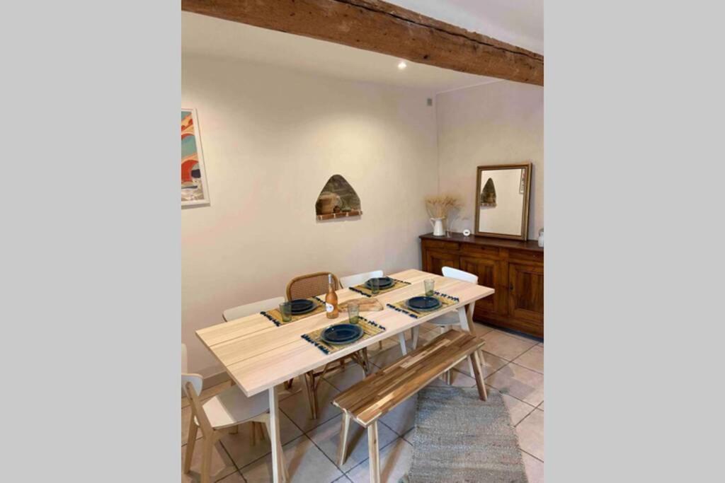 Superbe appartement en pierre fraîchement rénové Bernis Exterior foto